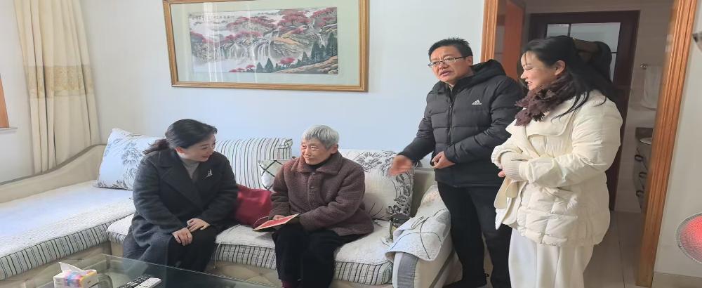 市公管局赴结对共建社区走访慰问